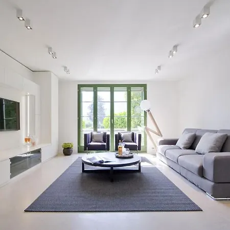 Sleeps 10 With Pool And Air Con 欧苏西奥