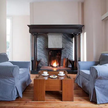Sleeps 10 With Pool And Air Con 别墅