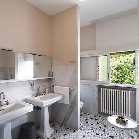 Sleeps 10 With Pool And Air Con