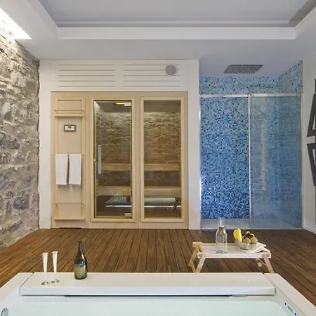 Sleeps 10 With Pool And Air Con 欧苏西奥