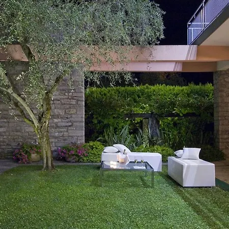 别墅 Sleeps 10 With Pool And Air Con *