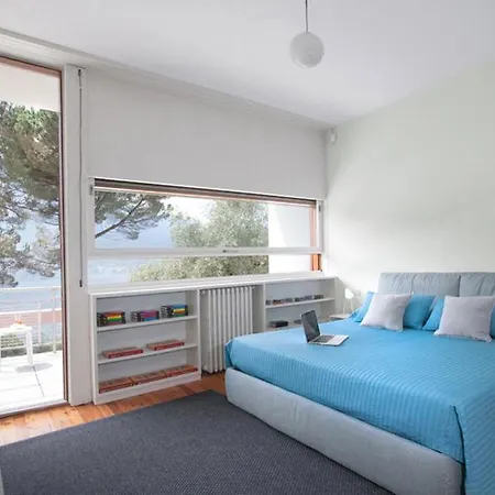 Sleeps 10 With Pool And Air Con