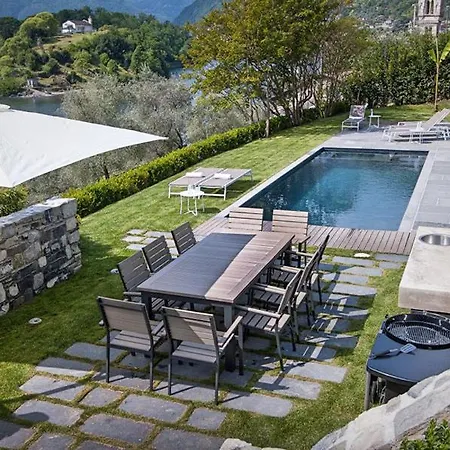 Sleeps 10 With Pool And Air Con *
